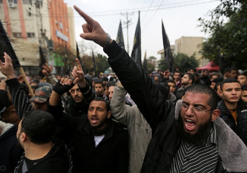 Palestinian supporters of the Islamic Jihad chant slogans against resuming peace talks with Israel