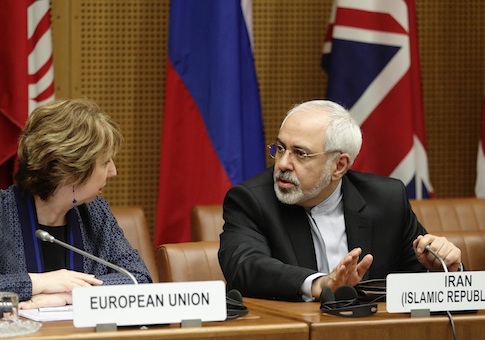 European Union Foreign Policy Chief Catherine Ashton and Iranian Foreign Minister Mohammad Javad Zarif wait for the start of talks in Vienna