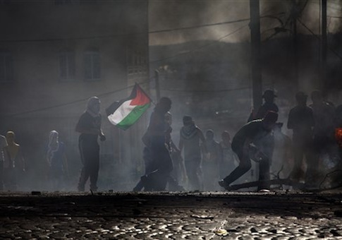Palestinians clash with Israeli police