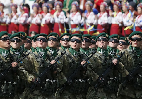 Border guards march during Ukraine's Independence Day military parade, in the centre of Kiev August 24