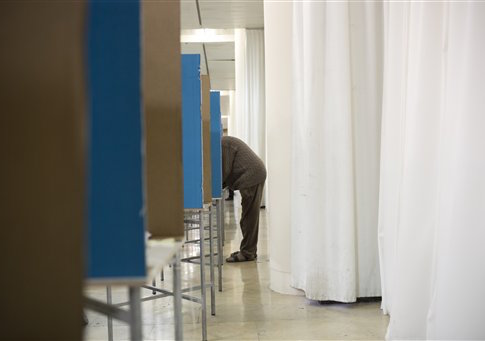 An Israeli Likud party member casts his vote during Likud party primary elections in Jerusalem, Wednesday, Dec. 31, 2014
