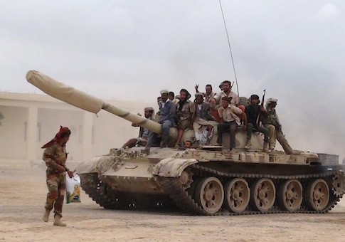 Southern People's Resistance militants loyal to Yemen's President Abd-Rabbu Mansour Hadi move a tank from the al-Anad air base in the country's southern province of Lahej March 24