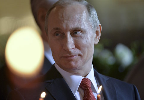 Russian President Vladimir Putin attends an Orthodox Easter service in the Christ the Saviour Cathedral in Moscow April 11, 2015. REUTERS/Alexei Druzhinin/RIA Novosti/Kremlin