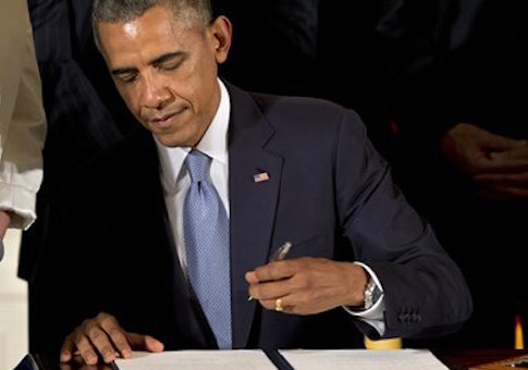 Obama signs executive orders to protect LGBT employees from federal workplace discrimination