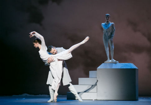Hannah Fischer and Piotr Stanczyk in The Winter’s Tale
