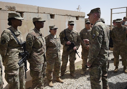 The US commander in Afghanistan John Nicholson talks with soldiers