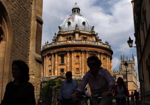 Oxford Students Push University To Cancel Clapping