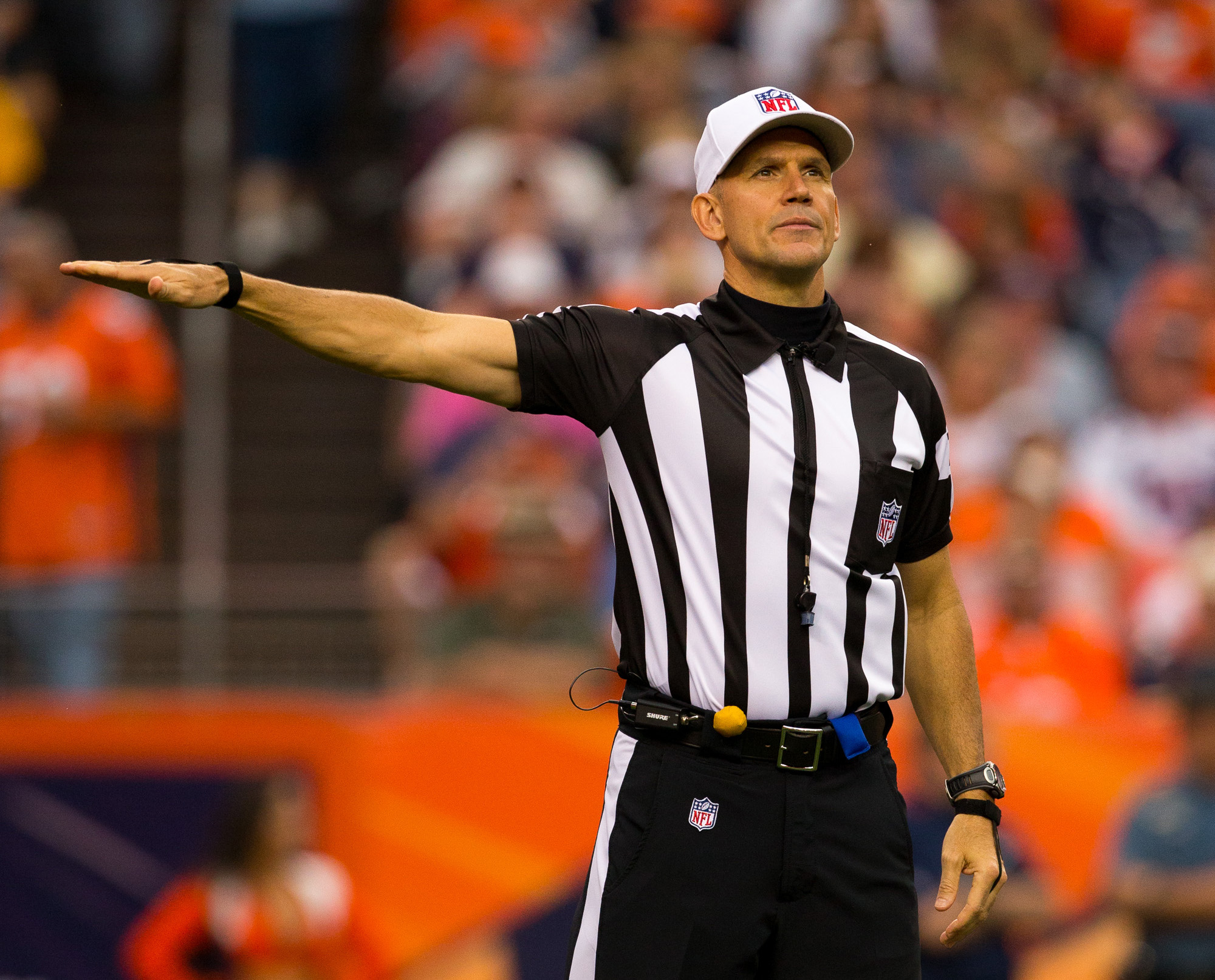 VIDEO OUTRAGE: NFL Ref Blatantly Favors Patriots Over Chiefs in