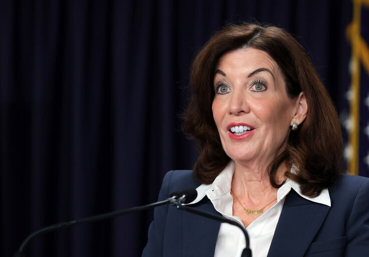 https://freebeacon.com/wp-content/uploads/2022/04/rsz_new-york-governor-kathy-hochul-holds-covid-19-update.jpg