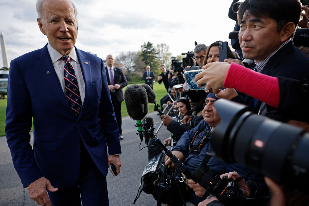 Biden Admin Taps Liberal Journalism Institute To Teach Reporters How To Be ‘Balanced and Bias-Free’