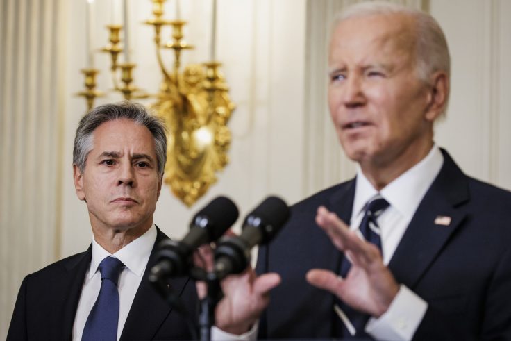 Secretary of State Antony Blinken stands alongside President Joe Biden /