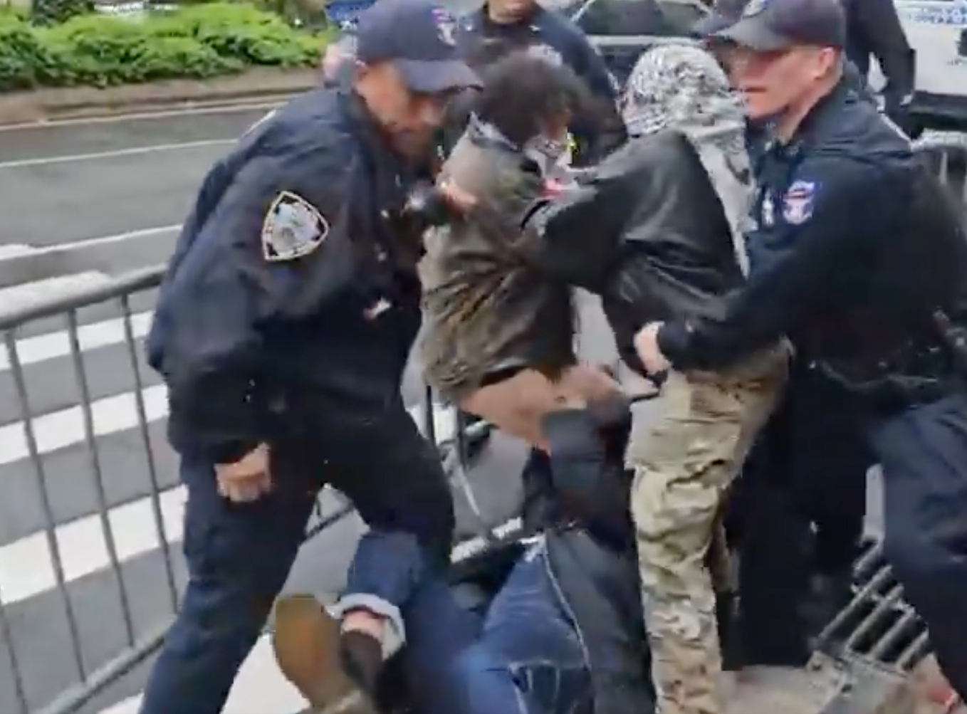 Columbia University suspends and arrests protesters against Israel
