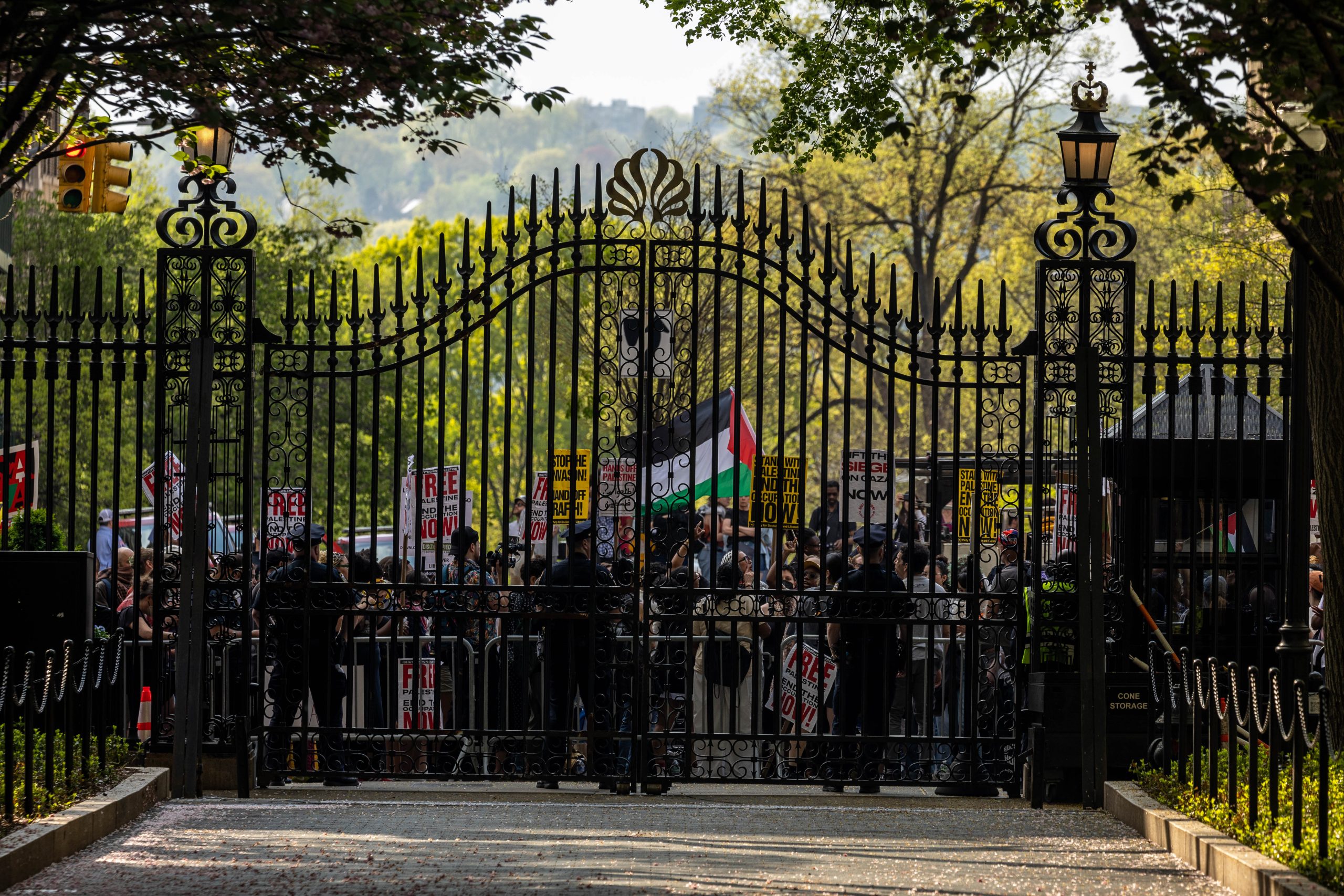 Keffiyeh-Clad Activists Chain Themselves to Campus Gate, Call for ‘Intifada’