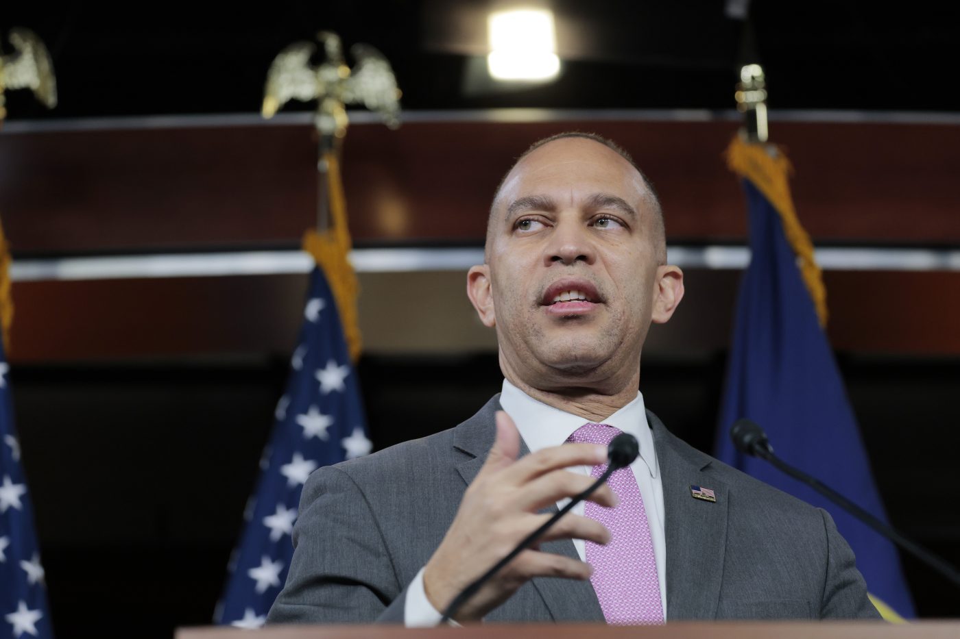 Progressive Primary Challengers Snub Hakeem Jeffries for Speaker as Dem ...