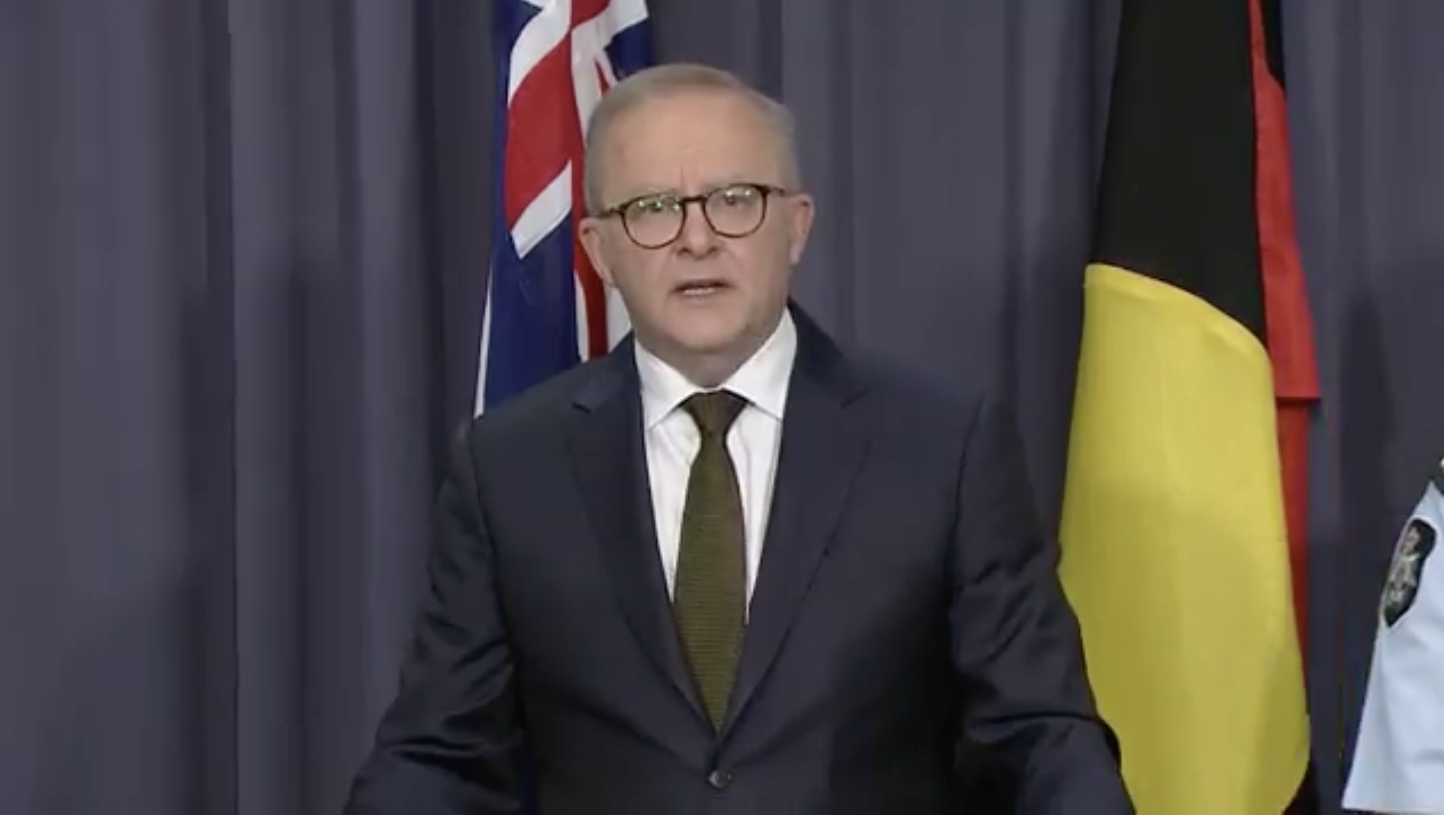 Australian PM Anthony Albanese Omits Jews in Statement on Hanukkah Massacre