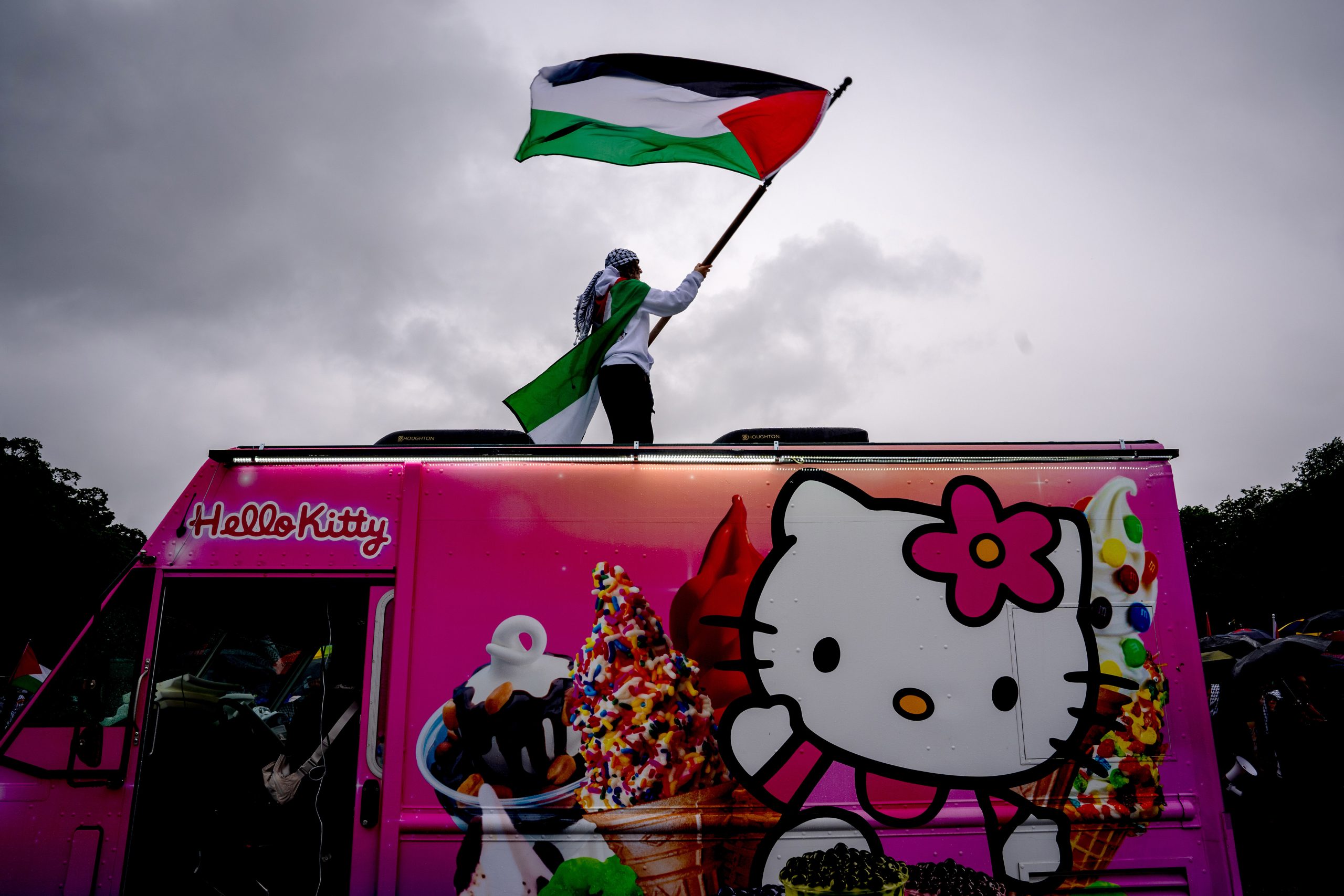 Mr. President, Banish the Food Truck Pirates!