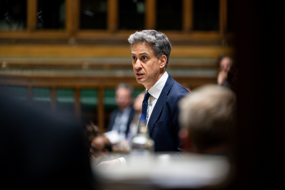 As Billionaires Flee U.K., British Government Picks a Fight With Israel